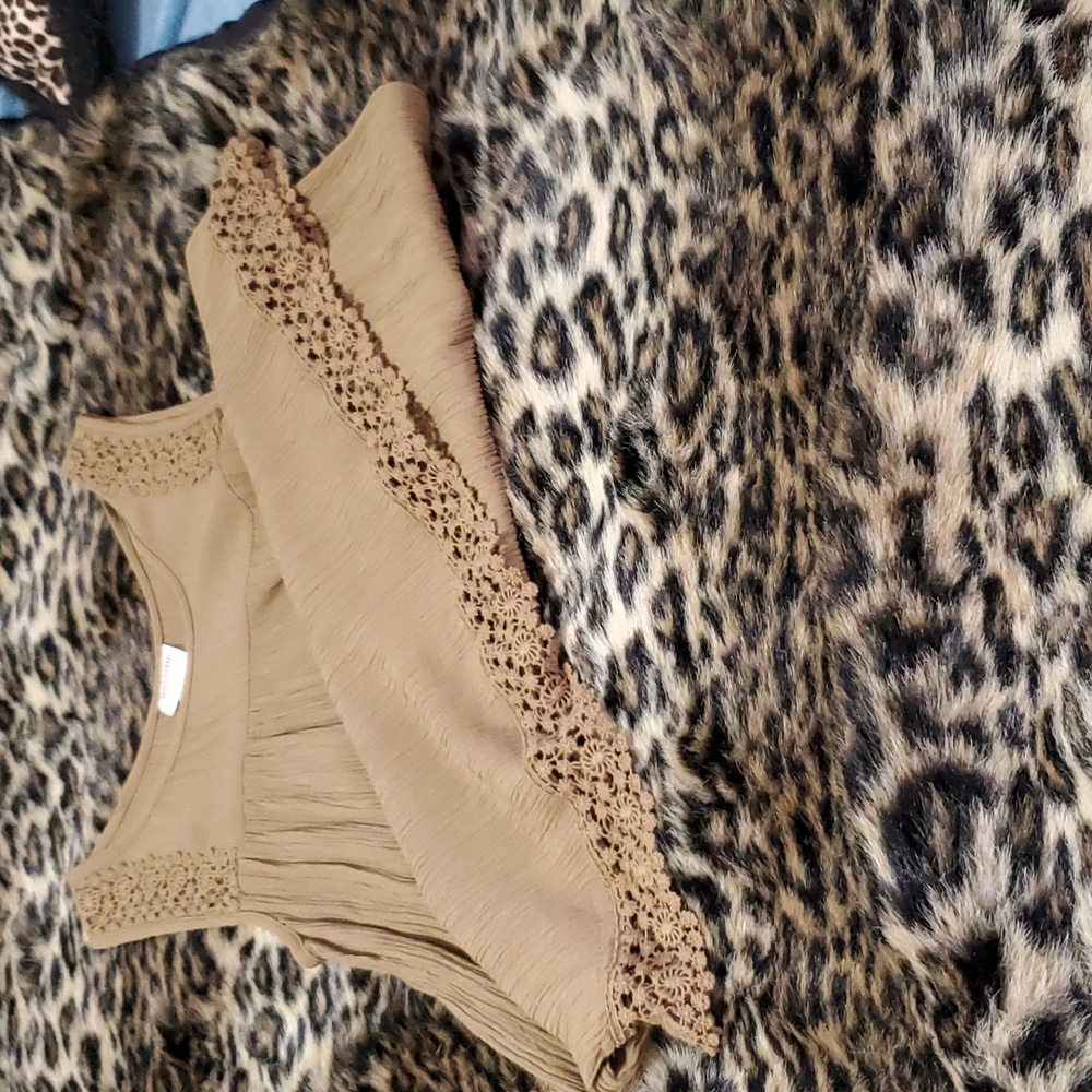 Top - Picture 3 of 3